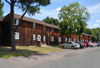 River Hollow Apartments in East Windsor, CT - Building Photo - Building Photo
