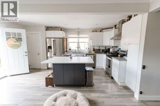 325 E 18th St in Hamilton, ON - Building Photo - Building Photo