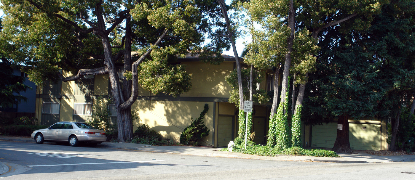 3213 Santa Clara Ave in El Cerrito, CA - Building Photo