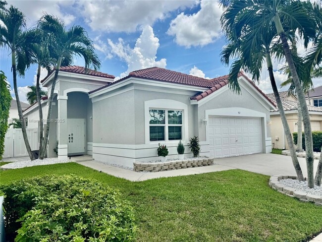 property at 912 Tanglewood Cir