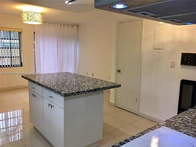 1990 Brickell Ave in Miami, FL - Building Photo - Building Photo