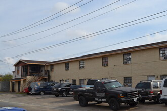 802 E Elm St in Laredo, TX - Building Photo - Building Photo