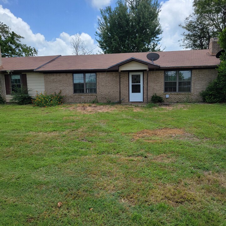 1310 Co Rd 3718 in Athens, TX - Building Photo