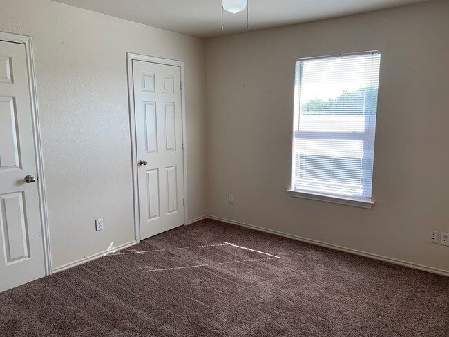 10603 Mathom Landing in Universal City, TX - Building Photo - Building Photo