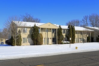 Bree Manor in East China, MI - Foto de edificio - Building Photo