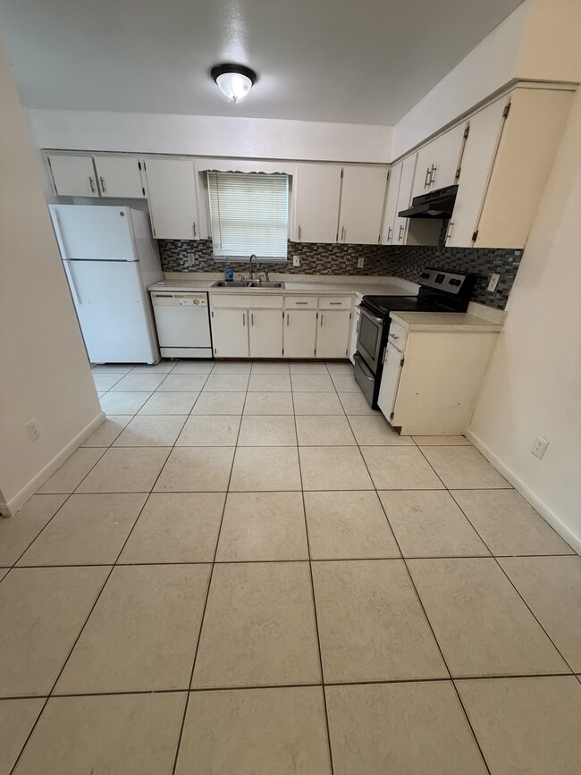 1017 Carolina Ave, Unit B in St. Cloud, FL - Foto de edificio - Building Photo