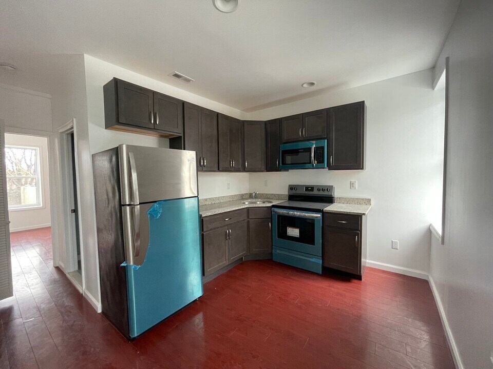 26 N 51st St-Unit -3 in Philadelphia, PA - Building Photo