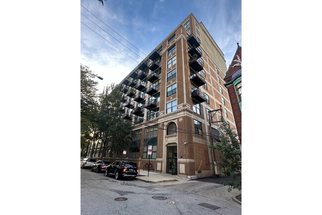 property at 221 E Cullerton St