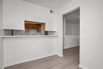 1410 S Elizabeth Ave, Unit 204 in Kirbyville, TX - Building Photo - Building Photo