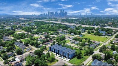 2205 Staples St in Houston, TX - Building Photo - Building Photo