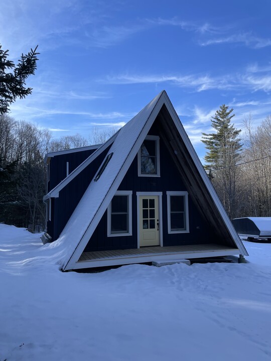 250 Youngs Hill Rd in Sunapee, NH - Building Photo