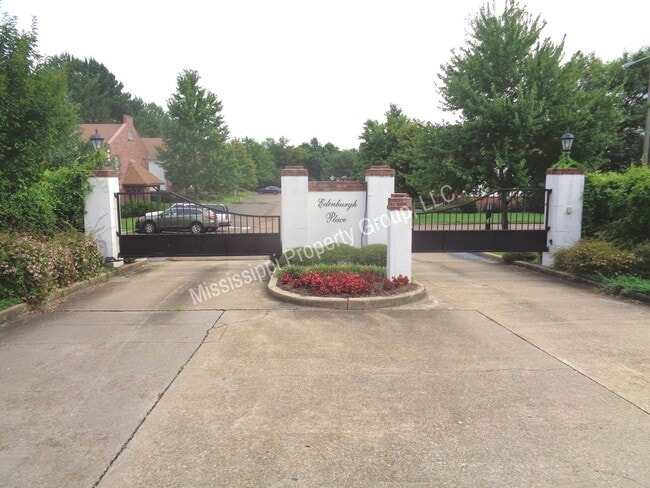 1017 Inverness Ln in Oxford, MS - Building Photo - Building Photo