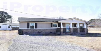 106 Smith St in Princeton, NC - Building Photo