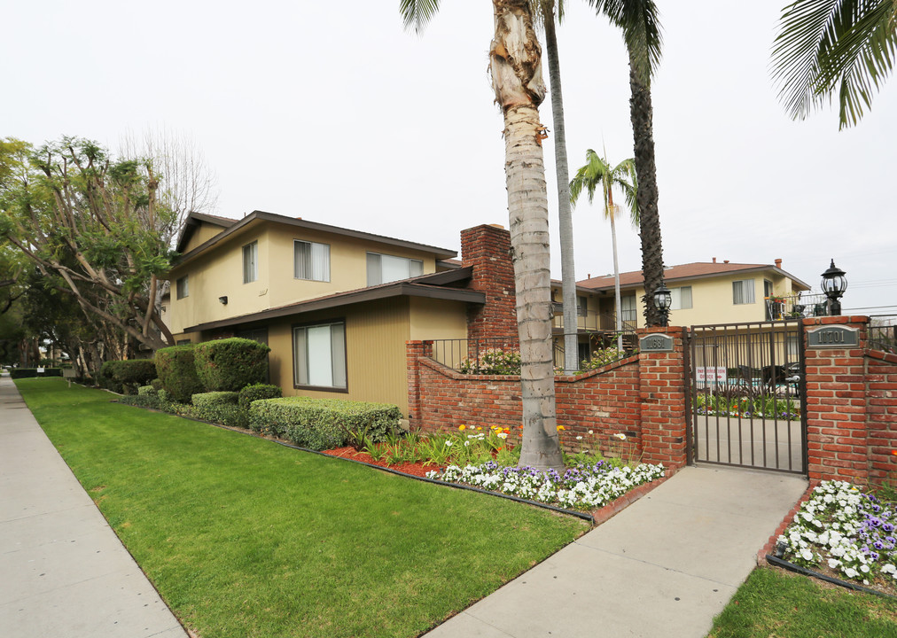 Briar Crest in Garden Grove, CA - Building Photo