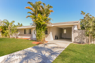 361 NE Orchard St in Port St. Lucie, FL - Building Photo - Building Photo