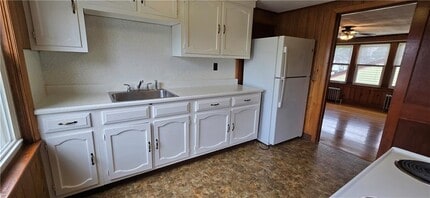 28 Crawford St in Cranston, RI - Building Photo - Building Photo