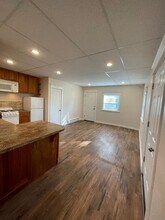 647 N Morton St, Unit Studio in Newberg, OR - Foto de edificio - Building Photo