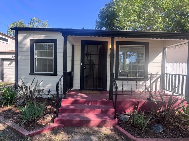 1559 Virginia Ave in West Sacramento, CA - Building Photo - Building Photo