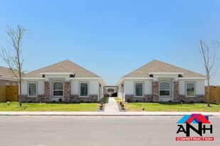 1025 N Blair Ave, Unit UNIT #3 in Edinburg, TX - Building Photo