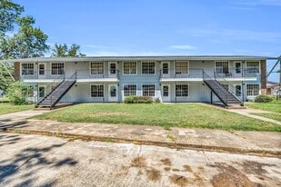 501 Brooks Rd in Columbus, MS - Building Photo