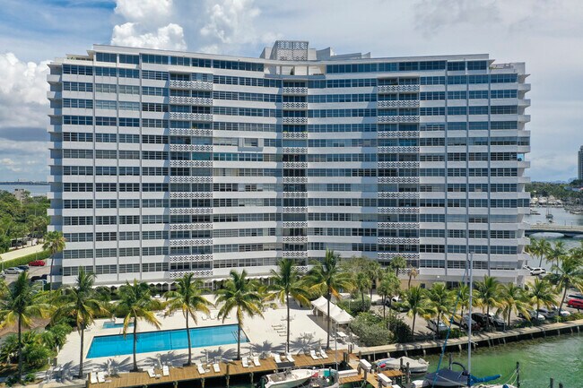 Belle Plaza Condominium in Miami Beach, FL - Building Photo - Building Photo