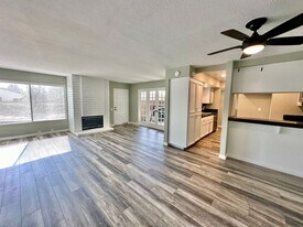 11889 Timaru Way in San Diego, CA - Building Photo