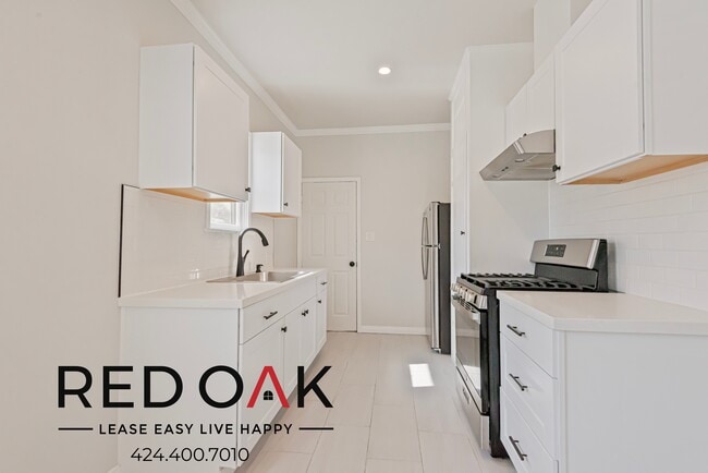 241 S Kenmore Ave in Los Angeles, CA - Building Photo - Building Photo