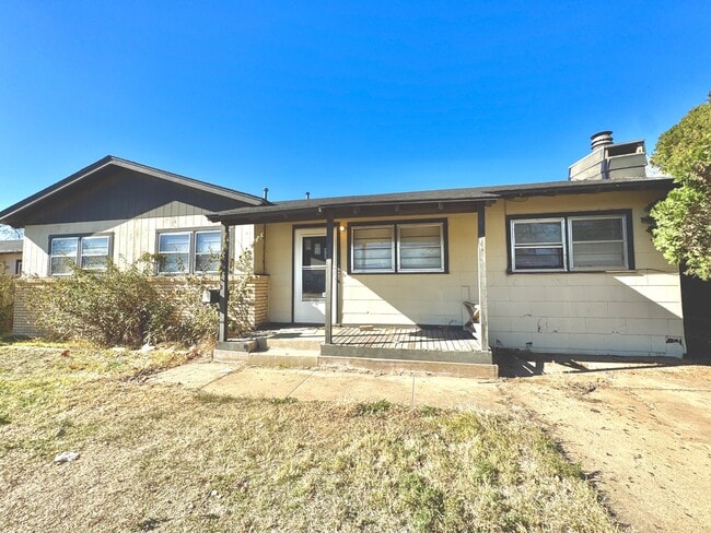 property at 2904 S Fairfield St