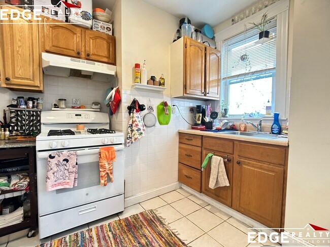 218 Foster St in Boston, MA - Building Photo - Building Photo