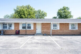 4881 300W, Unit 6 in New Palestine, IN - Building Photo