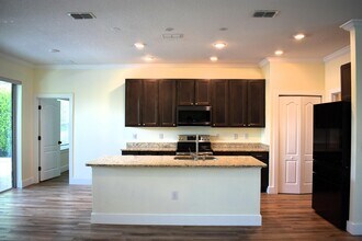 1217 SW Marmore Ave in Port St. Lucie, FL - Building Photo - Building Photo