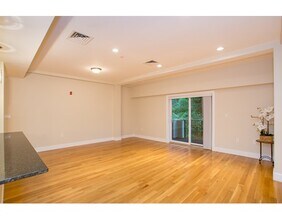 321 Hammond Pond Pkwy-Unit -103 in Brookline, MA - Building Photo - Building Photo