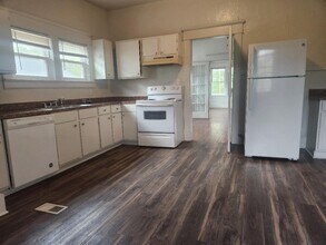 703 W Markham Ave in Durham, NC - Building Photo - Building Photo