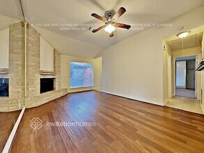 9167 Golden Sunshine Dr in Houston, TX - Foto de edificio - Building Photo