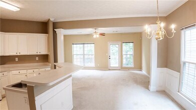 2327 Oak Glenn Cir in Duluth, GA - Building Photo - Building Photo