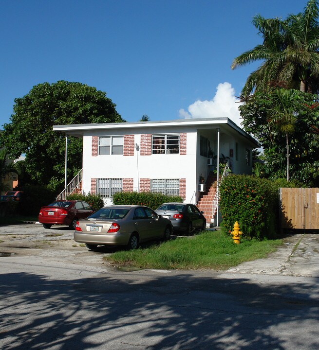 7836 NE Bayshore Ct in Miami, FL - Building Photo