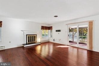 201 Chandler Dr in West Chester, PA - Building Photo - Building Photo