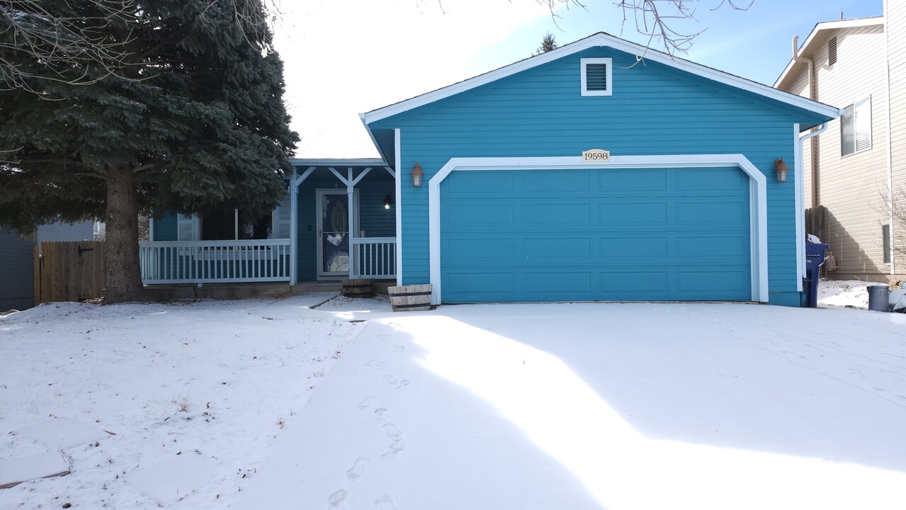 19598 E Purdue Pl in Aurora, CO - Building Photo