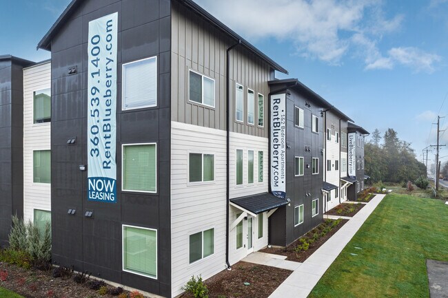 Blueberry Apartments in Port Orchard, WA - Building Photo - Building Photo