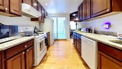 719 W Buckingham Pl in Chicago, IL - Building Photo - Building Photo