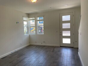 2056 N Walling Ln in Clovis, CA - Building Photo - Building Photo