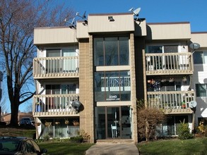 Schaumburg Terrace in Schaumburg, IL - Building Photo - Building Photo