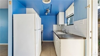 8 E Champion St in Edinburg, TX - Building Photo - Building Photo