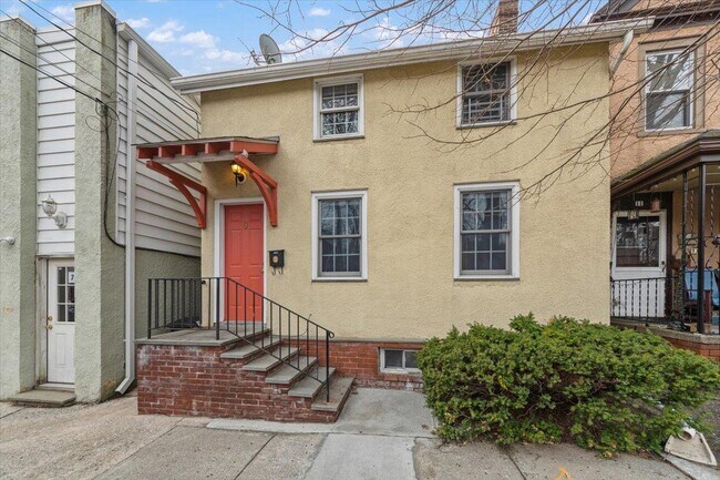 property at 9 N Dearman St