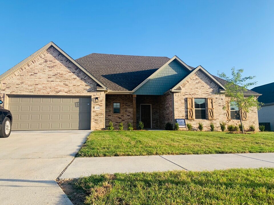 1327 Ruscello Ave in Springdale, AR - Building Photo
