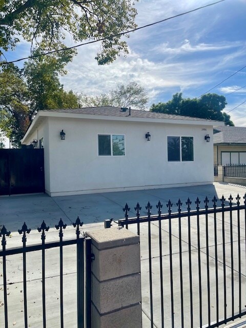 3996 Van Buren Boulevard in Riverside, CA - Building Photo