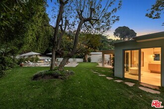9451 Hidden Valley Pl in Beverly Hills, CA - Building Photo - Building Photo