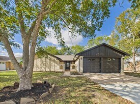 10915 Sagedowne Ln in Houston, TX - Building Photo