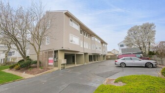16 N Monroe Ave, Unit B4 in Margate City, NJ - Building Photo
