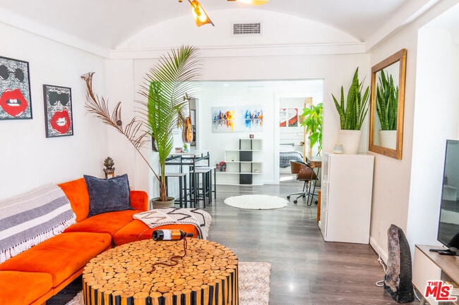 346 Laveta Terrace